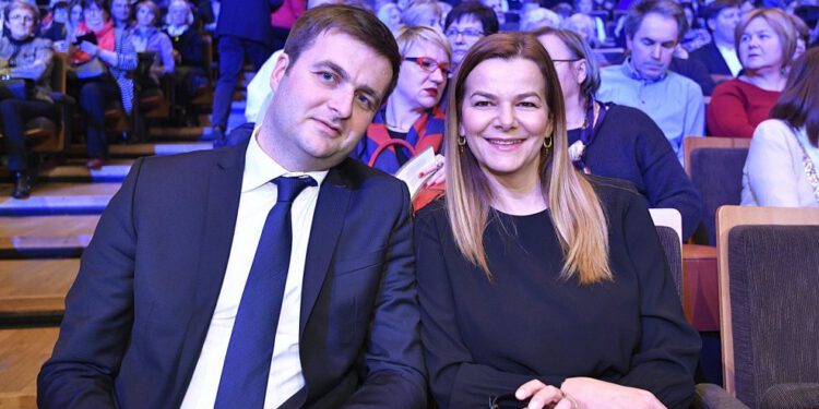 Dama iz sjene i bivša žena novog ministra ima zavidnu karijeru: Godinama su tvrdili da ona stoji iza njega