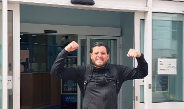 Dečko trudne Sophie Kaseai Jordan Brook pušten je iz bolnice nekoliko tjedana nakon što je primljen usred borbe s virusnim meningitisom i encefalitisom