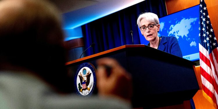 Državno ministarstvo uzvratilo udarac nakon što je bivši Obamin pregovarač za dogovor s Iranom osudio Trumpovu politiku