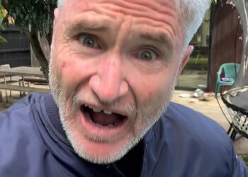 Dugogodišnji navijač Carltona Dave Hughes osudio je klub zbog tretmana Elijaha Hollandsa: ‘Jebeno kuhano!’