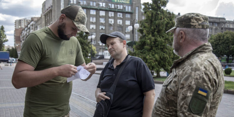 Dva časnika za regrutaciju izbodena nožem u Ukrajini — RT Rusija i bivši Sovjetski Savez