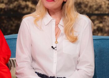 Elisabeth Moss kaže da je “roditeljstvo najteži posao na svijetu” u rijetkom intervjuu o majčinstvu