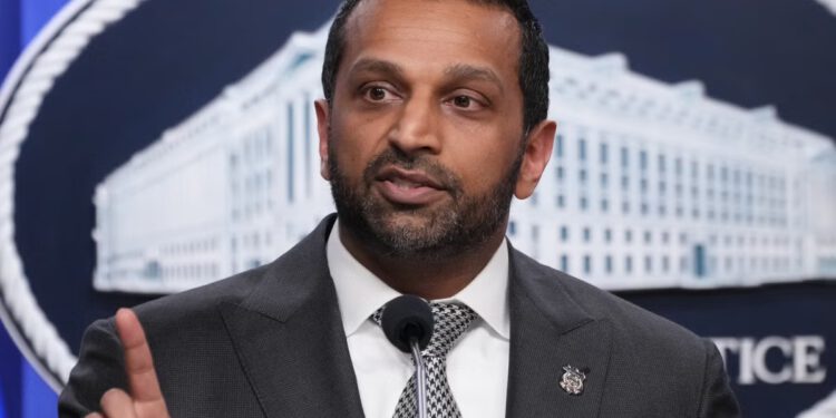 FBI se bori da se obnovi nakon iznenađujućeg vala umirovljenja i ostavki