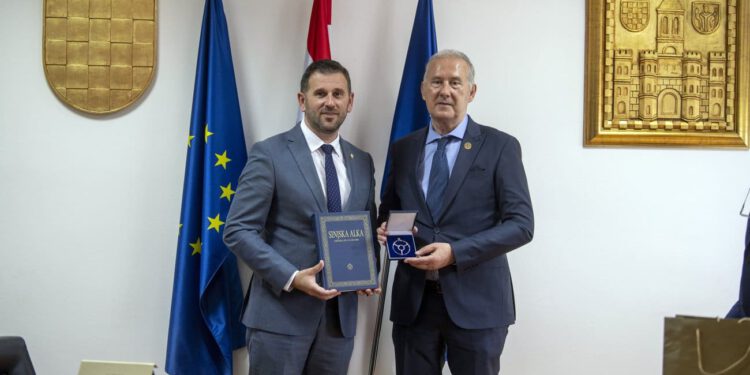 FOTO Šuta primio predstavnike Viteškog alkarskog društva iz Sinja