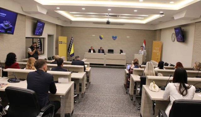 FOTO U Skupštini HNŽ održana rasprava o mladima, stanovanje i zapošljavanje u fokusu