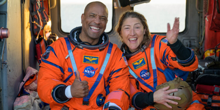 FOTO/VIDEO: Astronauti misije Artemis 2 sletjeli na Zemlju i zaključili 10-dnevnu lunarnu misiju