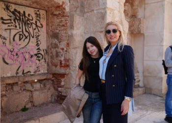 Fani Kerum ukrala svu pažnju: Pojavila se na događaju u Splitu i oduševila elegancijom