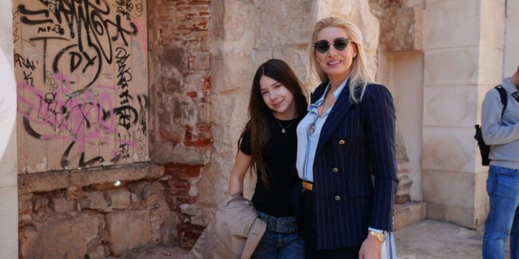 Fani Kerum ukrala svu pažnju: Pojavila se na događaju u Splitu i oduševila elegancijom