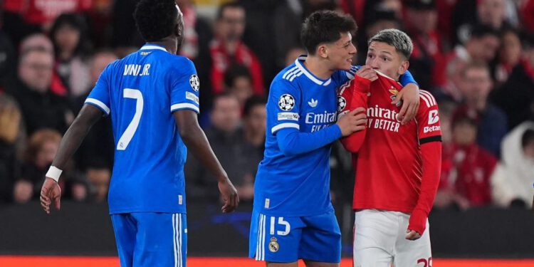 Fifa i Ifab, crvena za one koji pokrivaju usta kada pričaju s protivnikom i one koji napuštaju teren
