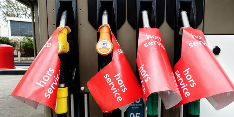 Francuzi suočeni s kritičnom nestašicom goriva — RT World News