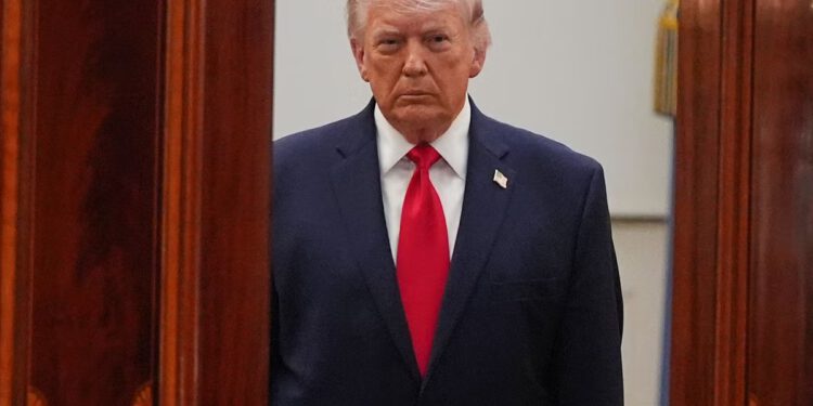 Gdje je Trump? Bijela kuća govori o odsutnosti predsjednika zbog potrage za američkim pilotom u Iranu