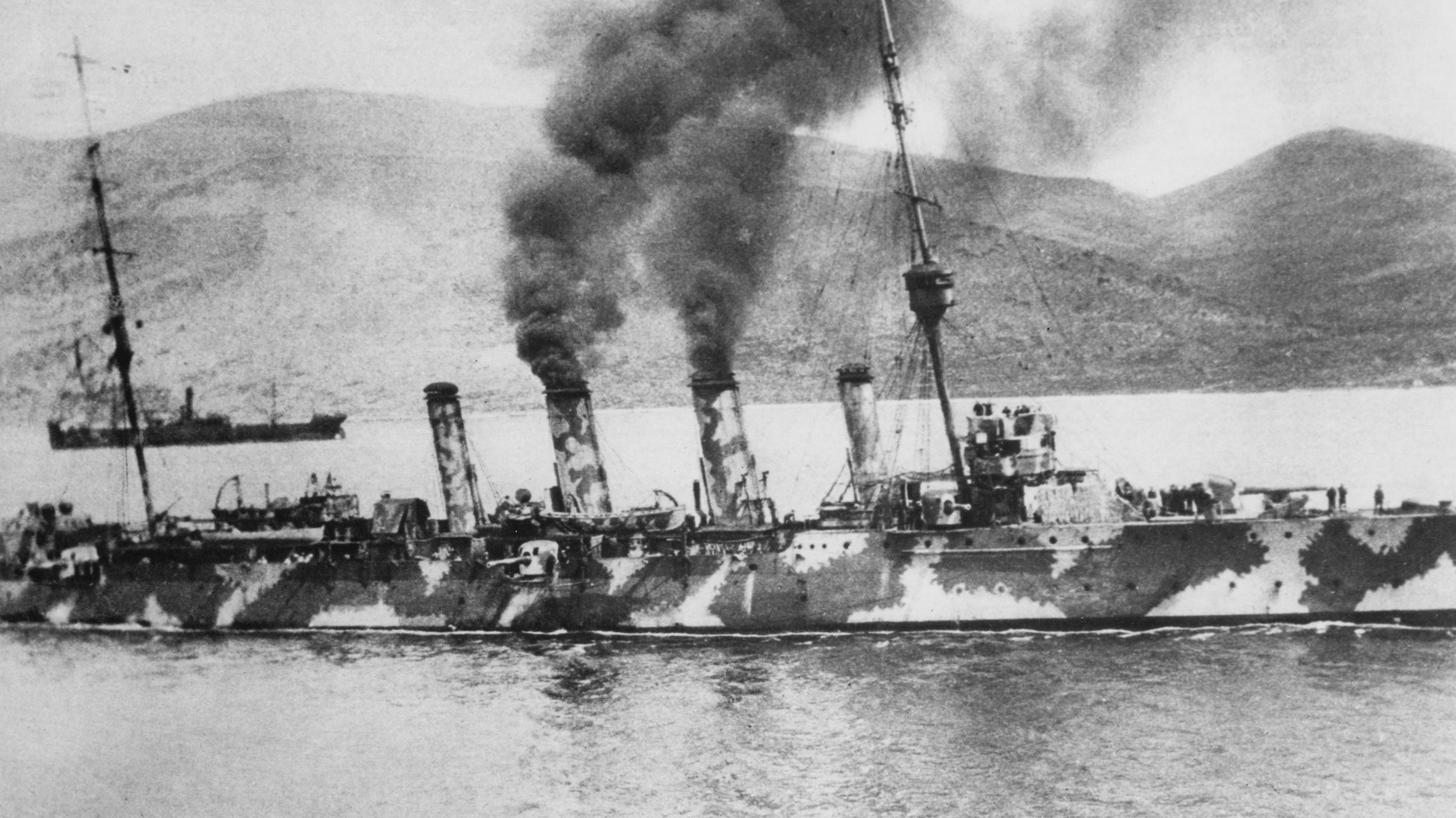 Krstarica Kraljevske mornarice obojena blještavom kamuflažom u Dardanelima, 1915.