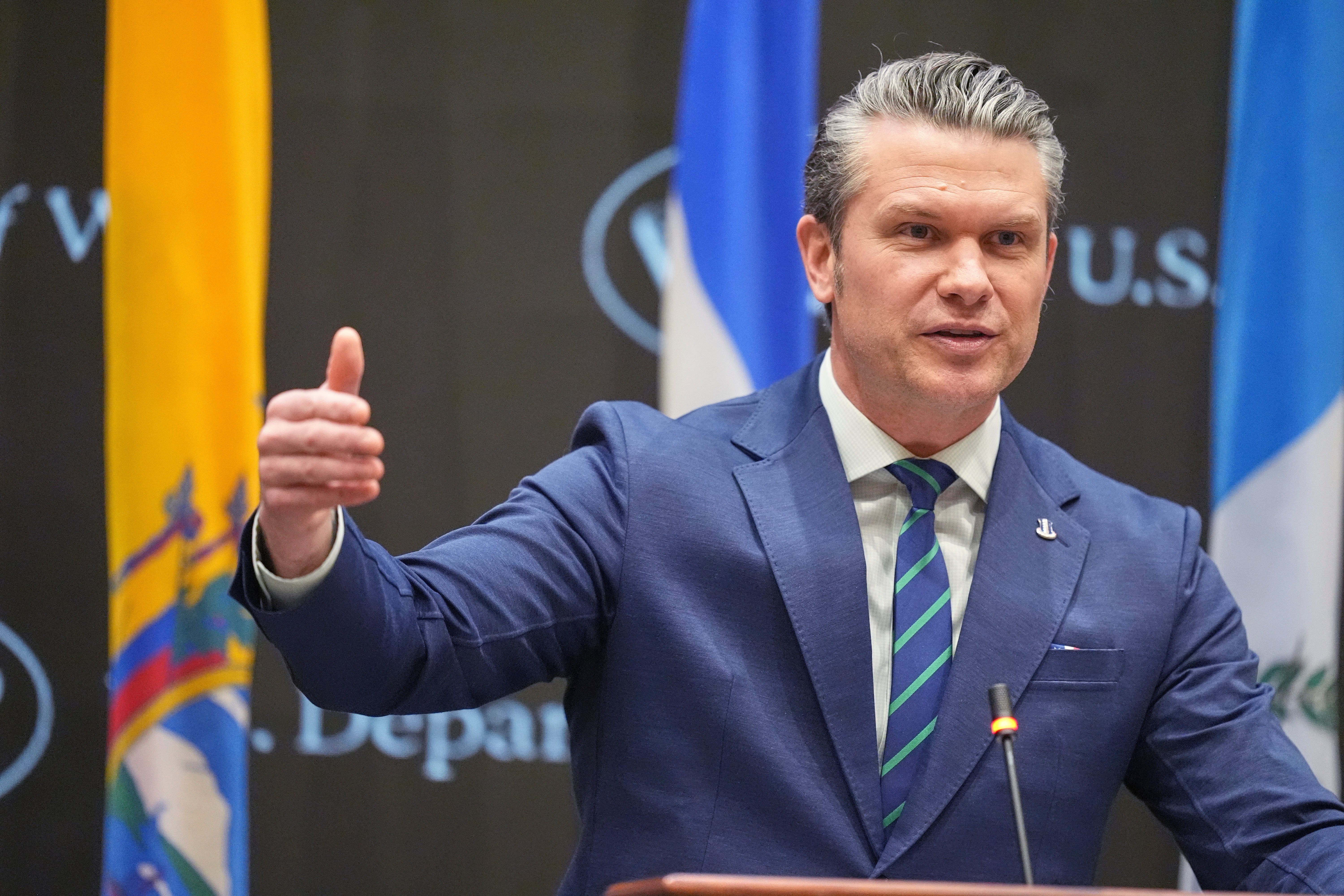 Ministar obrane Pete Hegseth naredio je mnoge američke vojne napade na navodne brodove za drogu na Karibima.