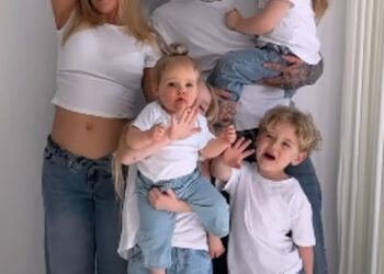 Helen Briggs (30) i Chet Johnson (35) iz Ex On The Beach najavljuju da očekuju svoje peto dijete u šest godina dok slavni prijatelji žure čestitati