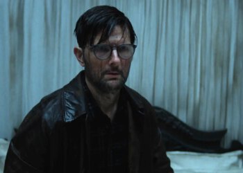Hokum recenzija Adam Scott