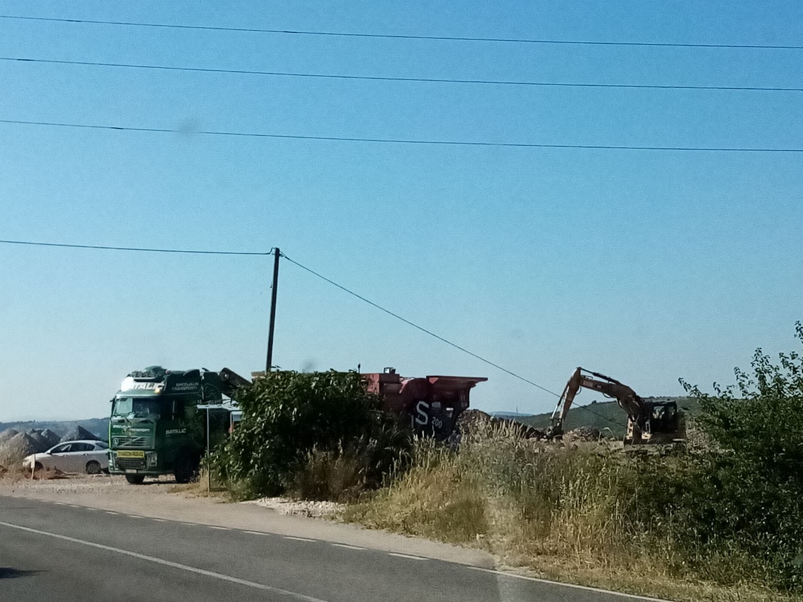 MASLINIK ILI OPASNO ODLAGALIŠTE? Tvrde da sade masline, ali slike iz Općine Prgomet govore drugačije: "Nasipavaju se ogromne količine garađevinskog materijala"