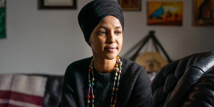 Ilhan Omar naziva Trumpa ‘nesposobnim luđakom’ i poziva na smjenu s dužnosti