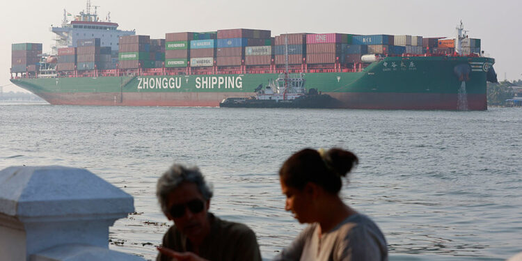 Indijski trgovinski deficit se smanjuje — RT Indija