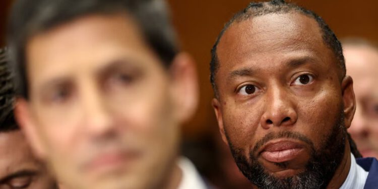 Internetski detektivi poludjeli su zbog prisustva člana Kuće slavnih NFL-a na saslušanju pri Fedu