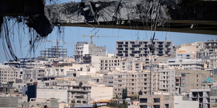 Iran je rekao da je napad pogodio blizinu njegovog nuklearnog postrojenja Bushehr, a stražar je ubijen