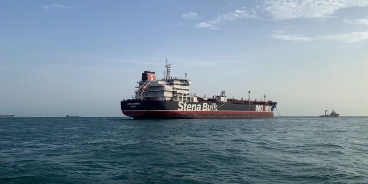 Iran ponovno ograničava prolaz kroz Hormuški tjesnac, optužuje SAD za ‘piratstvo’ (FOTO/VIDEO) — RT World News