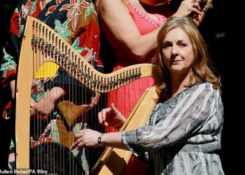 Irska dobitnica Grammyja Moya Brennan umrla je u 73. godini: Enyina sestra folk pjevačica i zvijezda Clannada preminula dok pljušte počasti ‘Prvoj dami keltske glazbe’