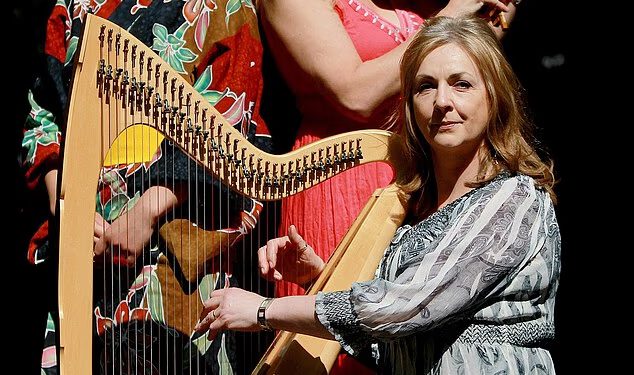 Irska dobitnica Grammyja Moya Brennan umrla je u 73. godini: Enyina sestra folk pjevačica i zvijezda Clannada preminula dok pljušte počasti ‘Prvoj dami keltske glazbe’