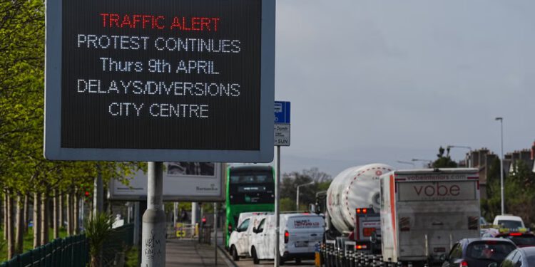 Irske blokade goriva uzrokuju kritične nestašice koje utječu na osnovne usluge i zdravstvenu skrb