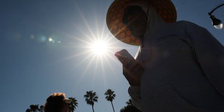 Istočna obala priprema se za produženi toplinski val dok su temperature blizu rekorda