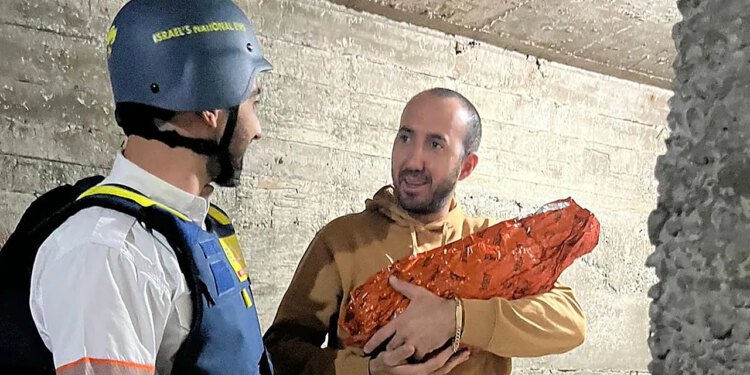 Izraelska beba odjurila je u sklonište u Tel Avivu nekoliko trenutaka nakon rođenja