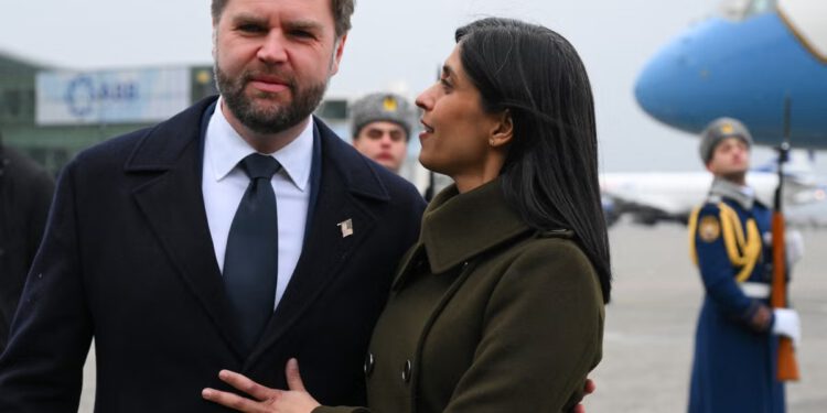 JD Vance koristi drugu damu Ushu da objasni probleme s prekidom vatre u Iranu: ‘Moja žena ima pravo skakati padobranom’