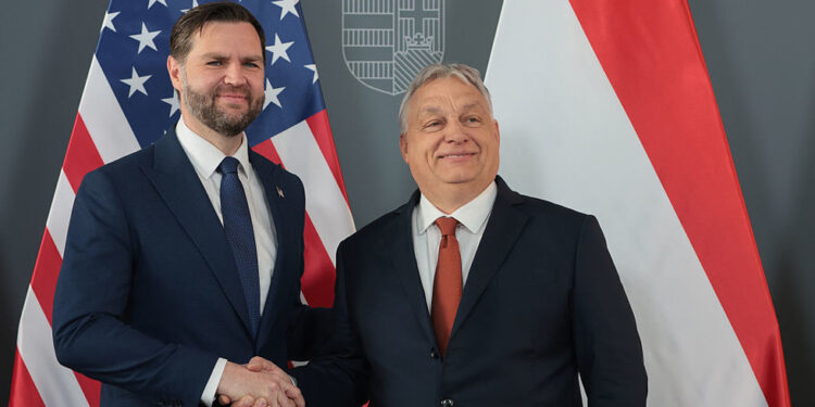 JD Vance kritikuje ‘uplitanje’ EU-a i ukrajinske špijune u ključnom posjetu Mađarskoj — RT World News