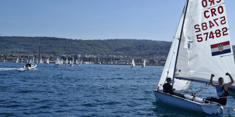 Jakov Dokoza i Jakov Eškinja iz zadarskog Uskoka treći u Izoli na 420, Eeuropskom kupu!