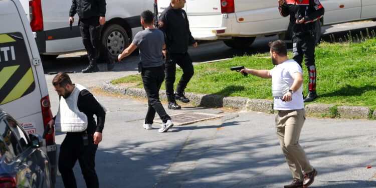 Jedna mrtva i četvero ozlijeđenih u napadu na izraelski konzulat u Istanbulu