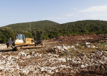 KORČULANI BIJESNI “Pred našim očima događa se vjerojatno najveća ekološka katastrofa u povijesti otoka”