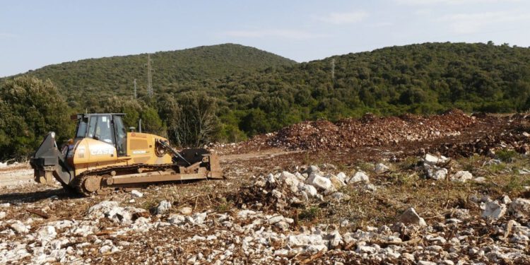 KORČULANI BIJESNI “Pred našim očima događa se vjerojatno najveća ekološka katastrofa u povijesti otoka”