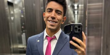 Kanadski model filmova za odrasle tvrdi da ga je granična patrola ispitivala o njegovoj seksualnosti prije nego što mu je zabranila ulazak u SAD zbog njegove prošlosti