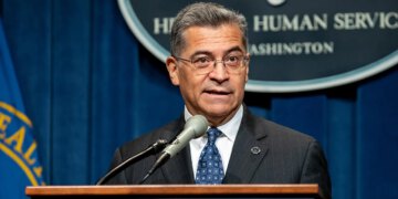 Kandidatura za guvernera bivšeg Bidenovog tajnika HHS-a zasjenjena je kontroverzama oko djece migranata