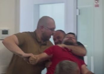 Kaos u Grudama: ‘Neka dođe policija, nemam ništa protiv’