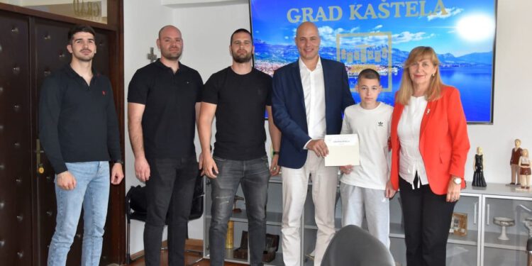 Kaštela ponosna na mladog prvaka: Ivan Markić i BK 101 na prijemu kod dogradonačelnika Budimira