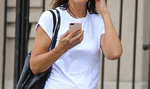 Katie Holmes, 47, potiče šuškanja o plastičnim operacijama svježim izgledom… nakon noćnog provoda s Joshuom Jacksonom