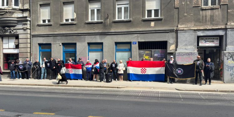 Keleminec sa svitom pred stanom Kekinovih: ‘Otvoreno priznaješ da si protiv Hrvatske’