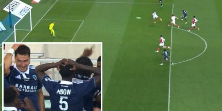 Koleosho, gol izvan kaznenog prostora protiv Monaca: njegovi suigrači ne vjeruju