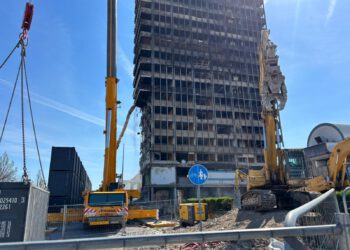 Krenulo rušenje Vjesnika: Simbol Zagreba polako nestaje, pogledajte snimke s terena