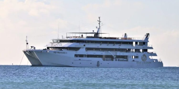 Kruzer se nasukao kod rajskog otoka koji vežemo uz filmski hit!