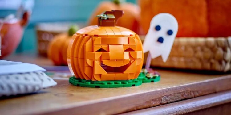 LEGO Bundeva za Noć vještica je skoro prepolovljena i dolazi sa svjetlećom kockom