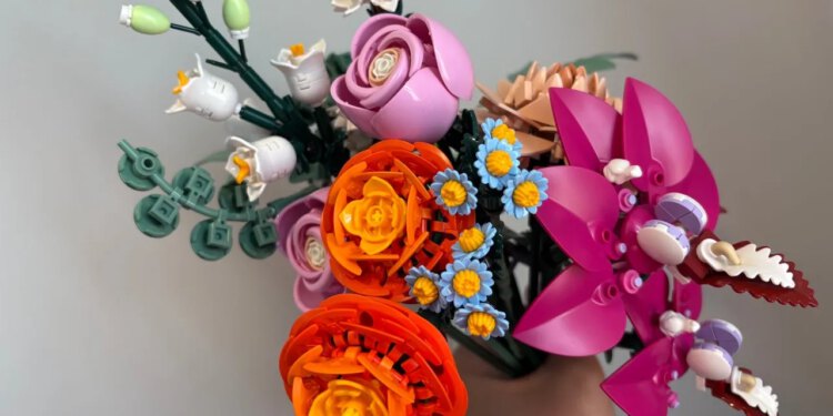 LEGO Pretty Pink Flower Bouquet pao je na najnižu cijenu ikada na Amazonu