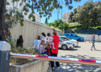 Lažne dojave o bombama ostavljaju stvarne posljedice na mentalno zdravlje djece, ovo su smjernice kako im pomoći