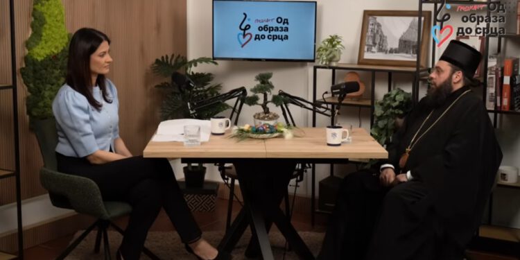 Ljudi bijesni zbog videa vukovarskog episkopa i voditeljice: Hrvate nazvali pokatoličenim Srbima