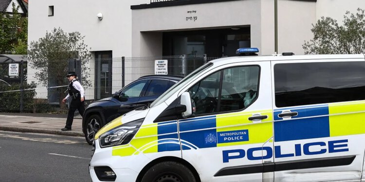 Londonska policija lovi osumnjičene za antisemitski pokušaj paleža sinagoge